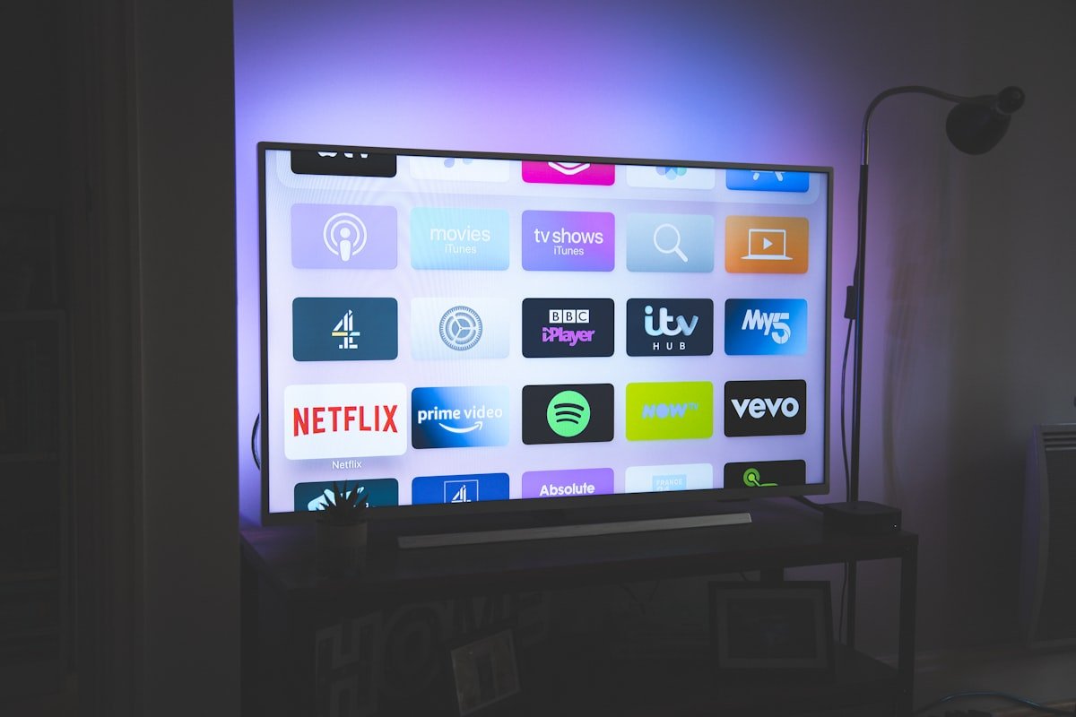 Samsung Freestyle 2nd Gen Smart Projector Review: Is This the Best Portable Projector for Streaming and Gaming?